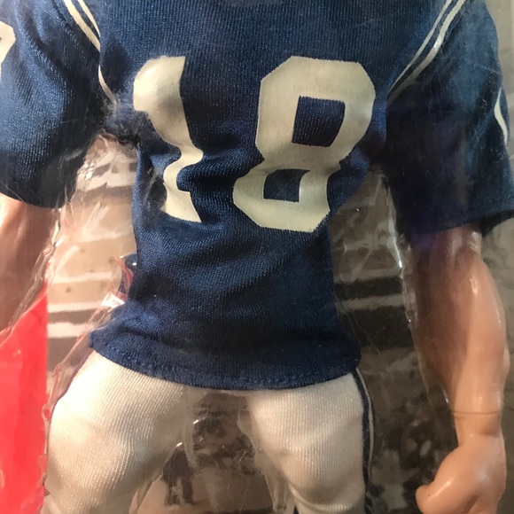 2005 NFL, Peyton Manning Indianapolis Colts #18 Football Action Figure. - Picture 4 of 11
